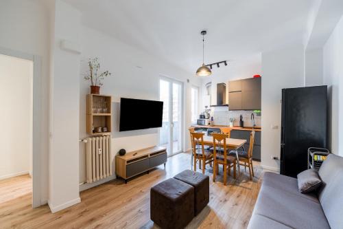 Spacious and bright apartment in Porta Vittoria