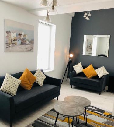 Spacious and Bright Town Centre Apartment