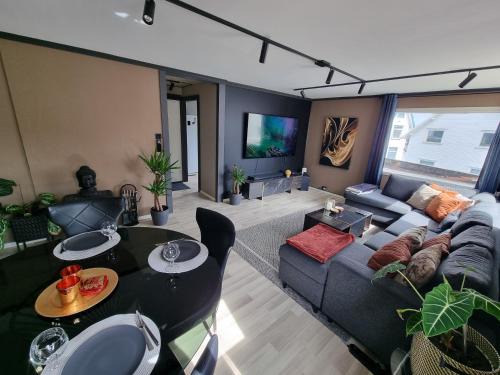 Spacious and central apartment with a private garden, Free parking and Free EV recharging