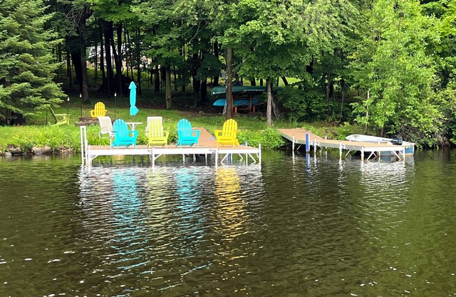 Spacious and Charming 3BR 3BA 2 Story Log Home, Canoe, Kayaks Included