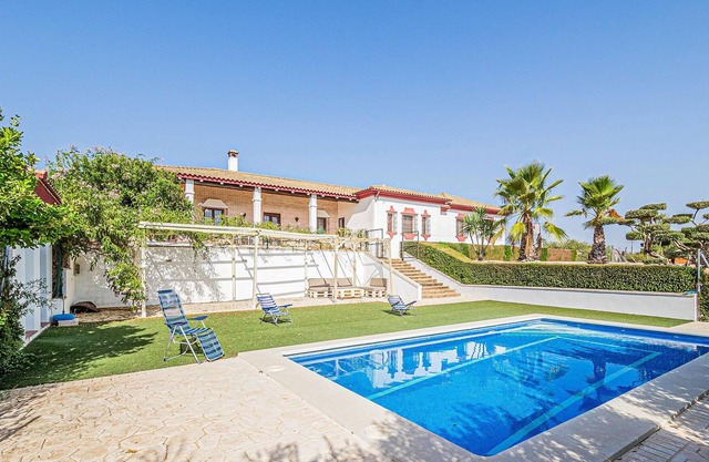 Spacious and comfortable cottage in the village of La Carlota.