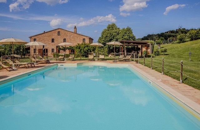 Spacious and cosy villa with pool in the countryside, just 15 minutes from the beaches of Senigallia