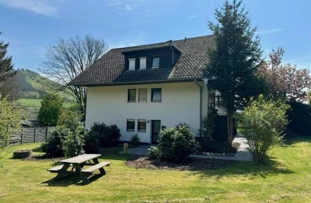 Spacious and cozy apartment in Winterberg-Elkeringhuizen, balcony and large garden