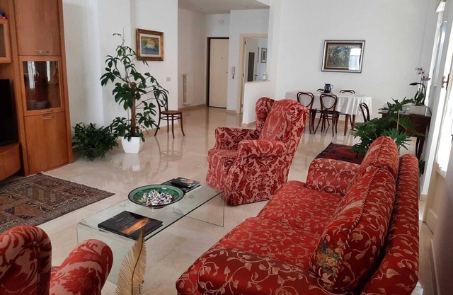 Spacious and elegant apartment within walking distance of the Russian Church