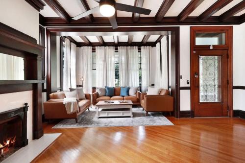 Spacious and Elegant Family Home in Mid-City