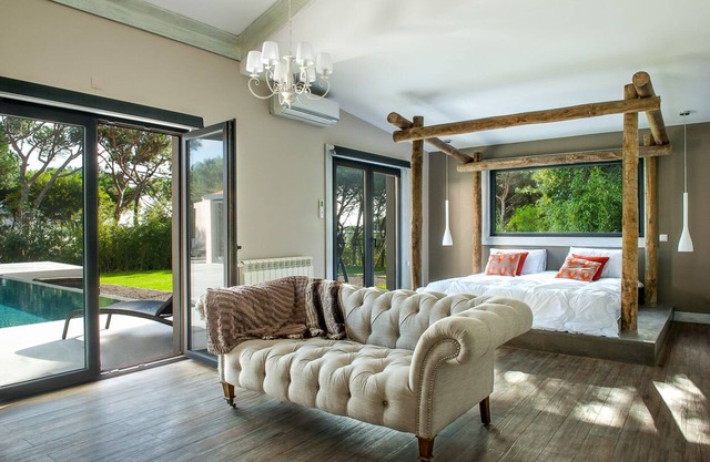 Spacious and quiet Villa with heated pool in Quinta da Marinha, Cascais