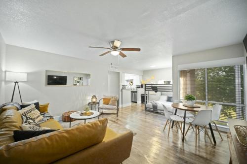 Spacious and Stylish Apartment right by AT&T Stadium!