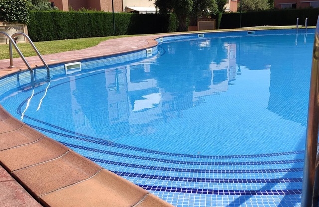 Spacious apartment overlooking the community pool. Ideal for children.