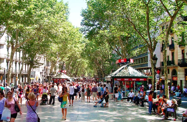 Spacious apartment at few steps to las Ramblas, Liceu and Boqueria Market!