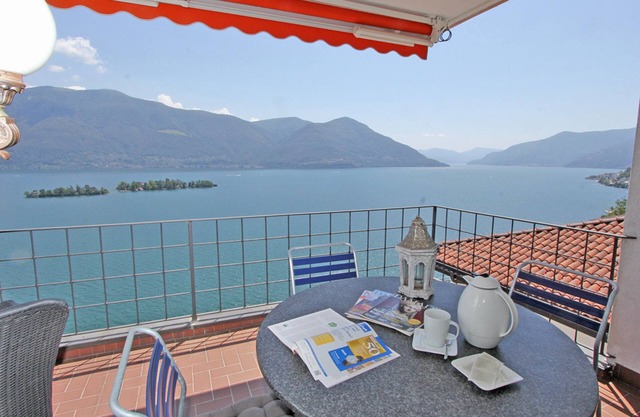 Spacious apartment with magnificent panoramic views of the Brissago Islands