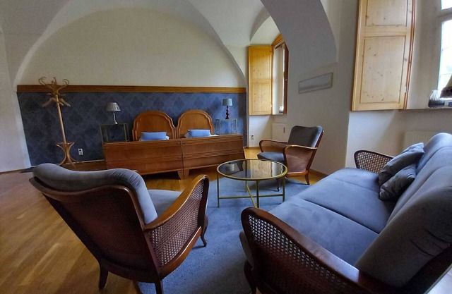 Spacious apartment with great views and 3,500m2 garden