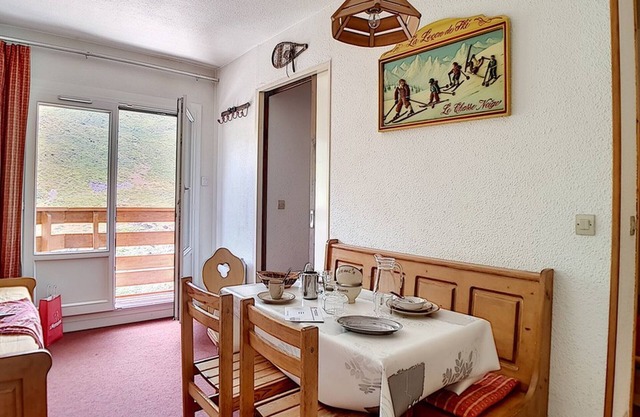 Spacious Apartment · Ski-In/Ski-Out · West-Facing Terrace · Parking Included