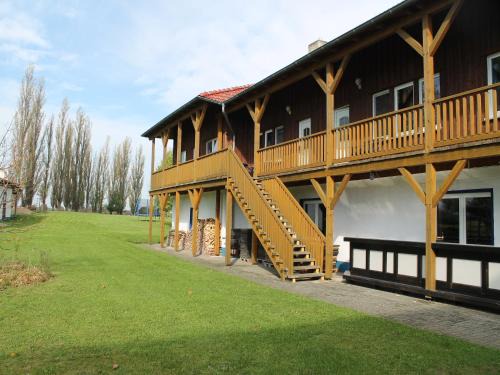 Spacious Apartment in Boddin with Garden