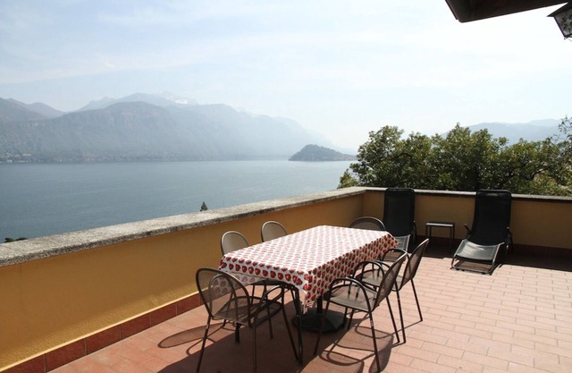 Spacious apartment in residential area with lake view