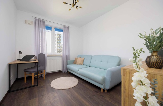 Spacious Apartment in Warsaw with Balcony by Noclegi Renters