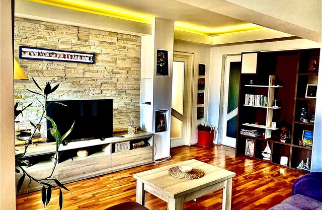 Spacious apartment in central neighbourhood