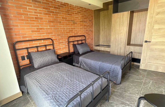 Spacious Apartment w/Americana Street View