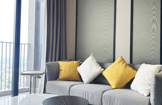 Spacious Apartment with Sky-pool ! Free Shuttle to Mid Valley & KL Sentral