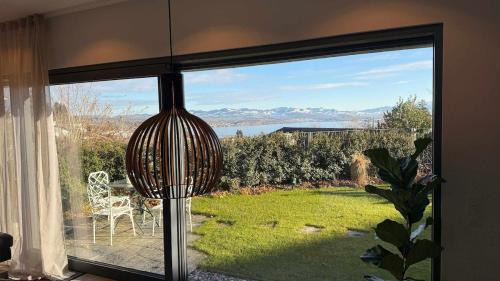 Spacious apartment with lake view and garden