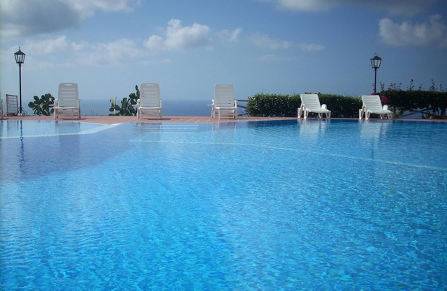 Spacious apartment with views of the sea, the mountains, Tropea and Stromboli