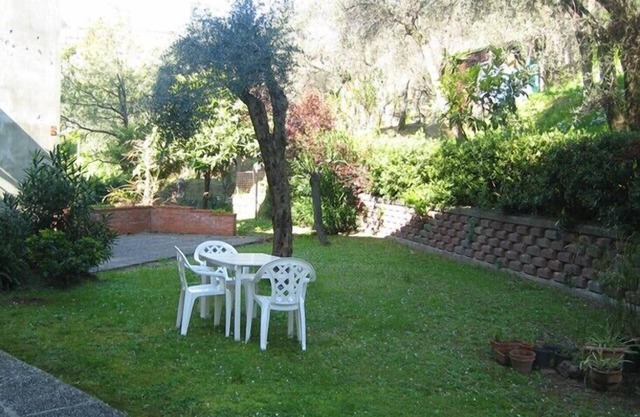 Spacious apartment with garden in a quiet area, close to the sea and shops