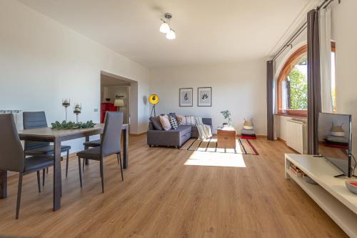 Spacious Apartment with Garden & Air Conditioning - La Grande Finestra