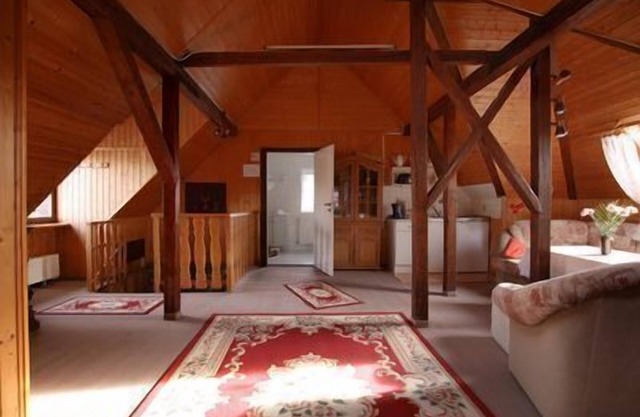 Spacious attic apartment (50m2) for 1-4 people