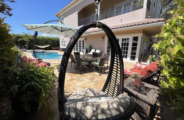 Spacious, beautiful 4 bedroom house with heated pool 10 min from Beach.