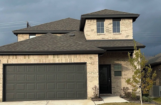 Spacious & Beautiful 4-Bedroom Retreat in Princeton, Texas