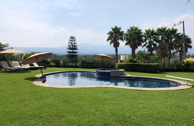 Spacious beautiful house on an area of ​more than 1000m2 inside a cluster.