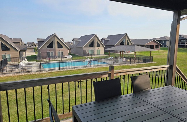 Spacious Bridges Bay Poolside Getaway Cabin #220
