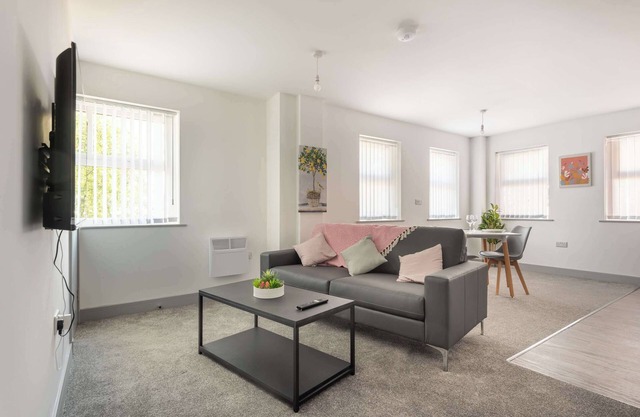 Spacious & Bright 1 Bed Flat in Central Doncaster