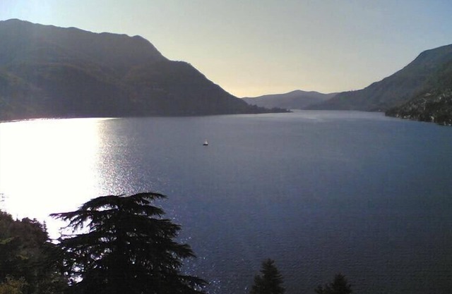 Spacious bright apartment with lake view terrace and private parking space