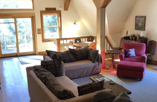 Spacious Bright Living Area, Bromley Mountain Adventure Park & Hapgood Pond Park