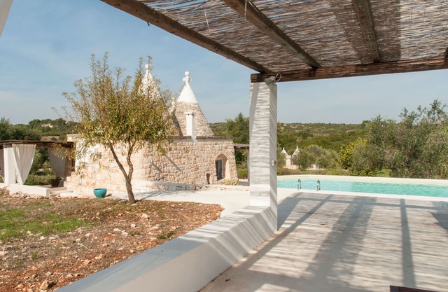 Spacious & bright trulli w/private pool, nicely decorated - AC in all rooms