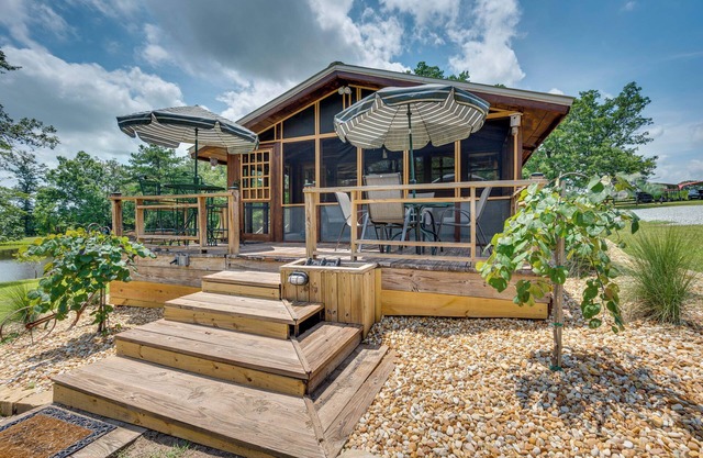 Spacious Buena Vista Cabin w/Lake Views & Deck