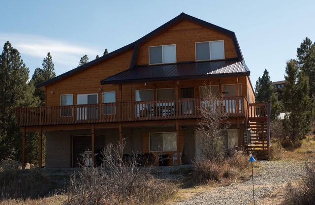 Spacious cabin w/WIFI and Central Air near Zion and Bryce