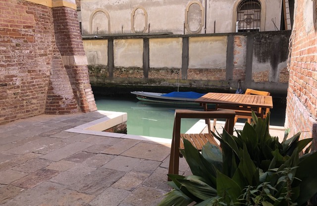 Spacious canal-side apartment in the heart of Venice