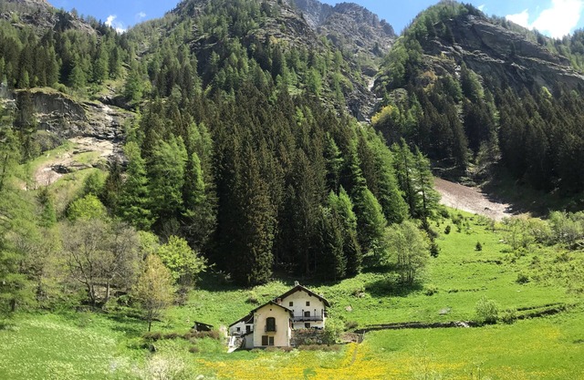 Spacious chalet in peaceful environment, 300m from village center, near slopes