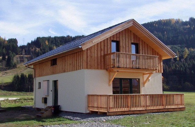 Spacious chalet with IR Sauna