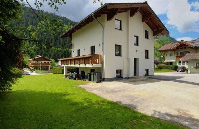 Spacious chalet with ski storage and sauna