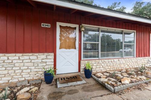 Spacious Chic Cabin with Private Yard in Marble Falls, Texas