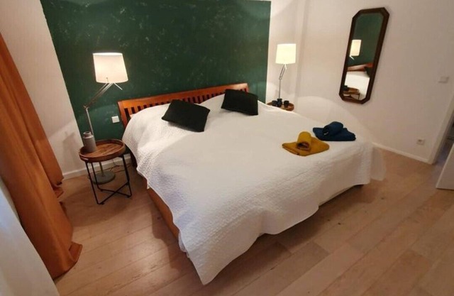 Spacious city apartment with 100sqm & large terrace (85sqm)
