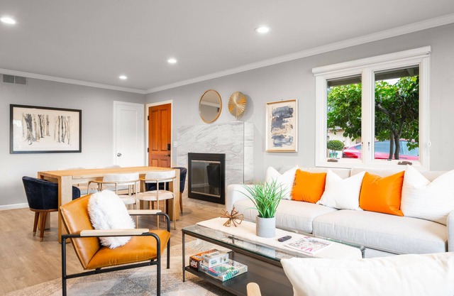 Spacious & Classy 4BR Los Gatos Villa: Jetted Tub & Foozball