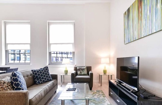 Spacious + Clean 1BR | Full Kitchen | Washer/Dryer | by GLS
