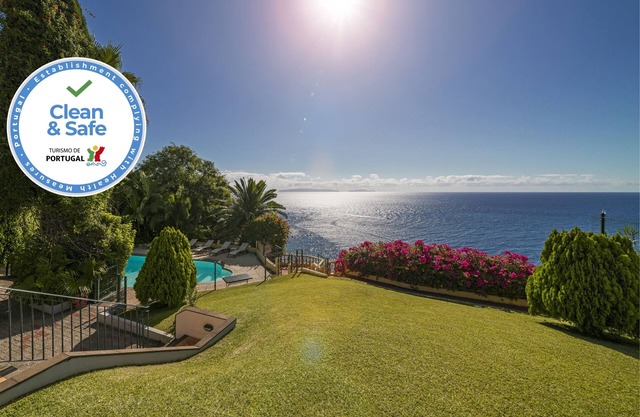 Spacious clifftop Villa with pool | Villa Albatroz