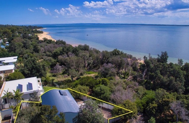 Spacious Coastal Retreat 5 Bdr
