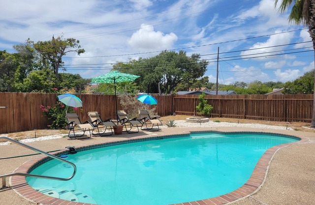 Spacious Coastal Villa W/Heated Pool, Office & Gameroom