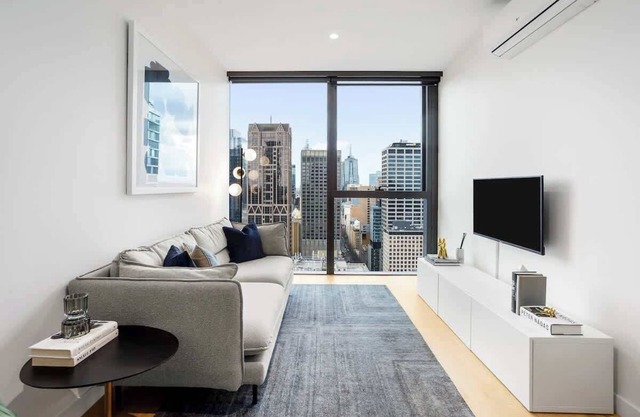 Spacious Collins St Apartment with City View + Gym