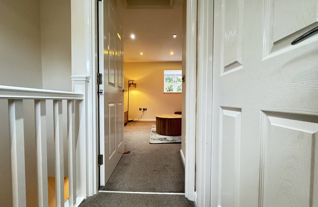 Spacious, Comfy & Central home next to Castle